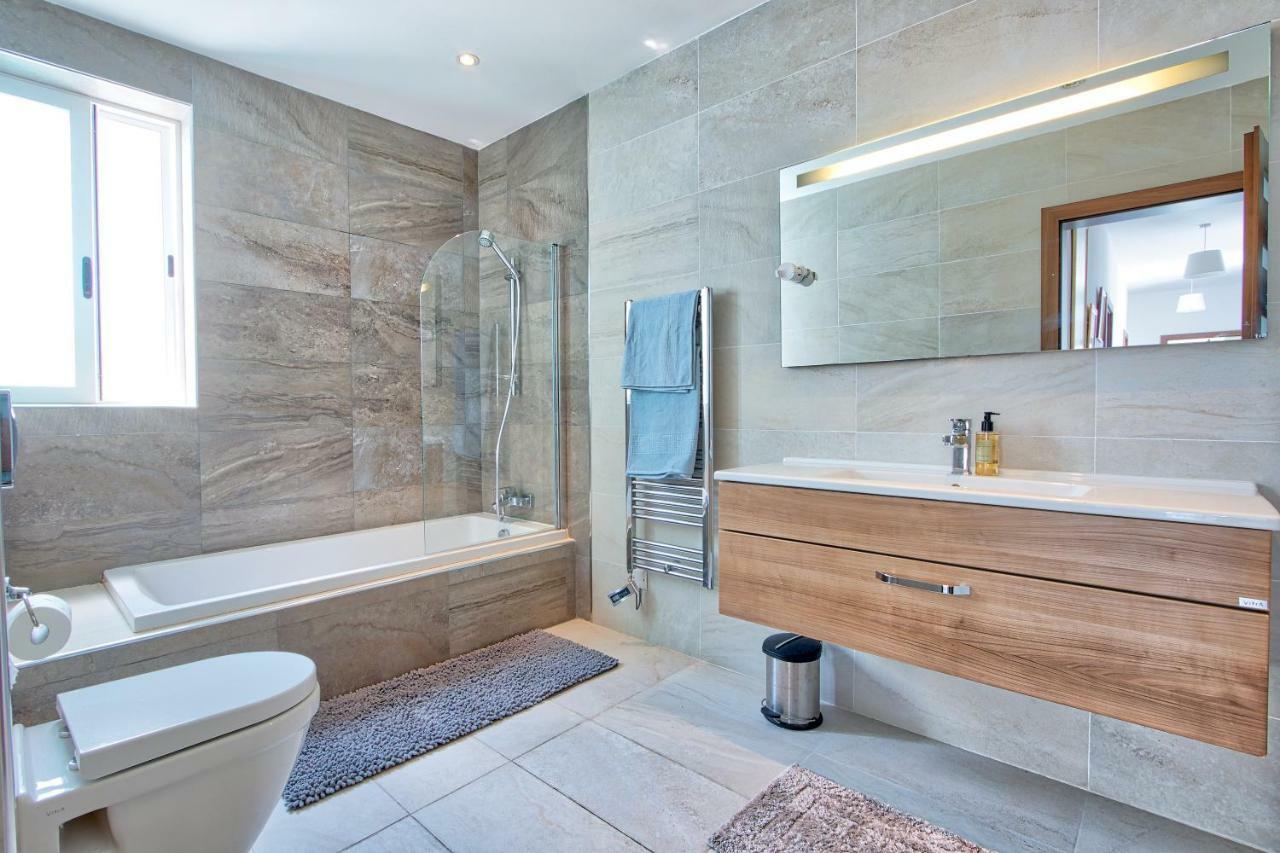 Hv12 - Sea Front Penthouse Lägenhet St. Paul's Bay Exteriör bild