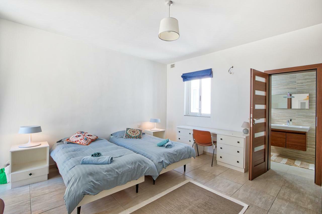 Hv12 - Sea Front Penthouse Lägenhet St. Paul's Bay Exteriör bild